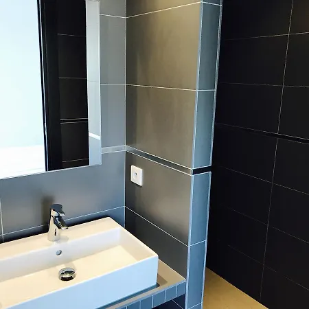 Moderne Deux Chambres, Vue Mer, En Centre *